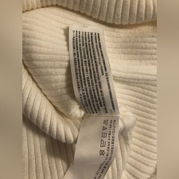 EUC A&F Women’s LuxeLoft Oversized Crew Sweater in White size Medium - Picture 2 of 4